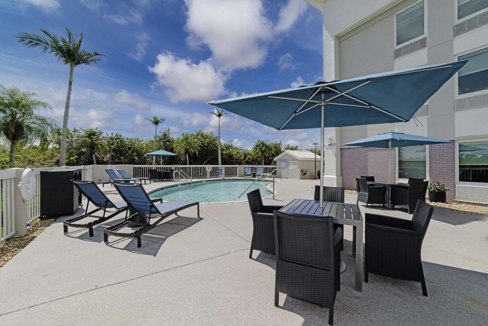 Hampton Inn Port Charlotte Extérieur photo