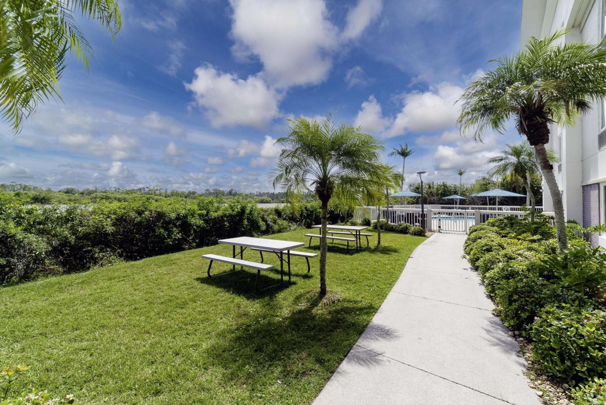 Hampton Inn Port Charlotte Extérieur photo